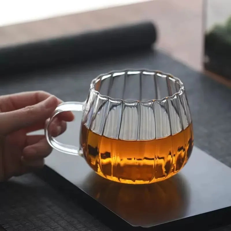 Linierte Glastasse