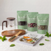 Tea Mood Ritual: Teekanne auf dem Akazien-Holzbrettchen, Dosierlöffel aus Holz, 3 Tees und Rezeptbuch