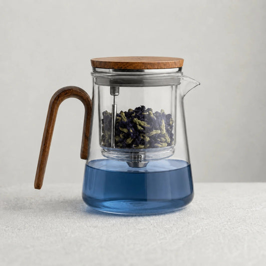 Mira Teekanne – Glas-Teekanne mit Holzgriff, Henkel links
