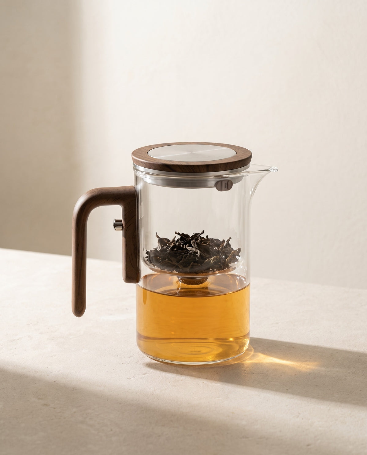 Tea Mood Glas-Teekanne mit losem Tee in der Brühkammer